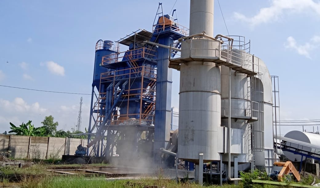 Proyek Pengaspalan Jalan Hotmix Kediri dan Nganjuk